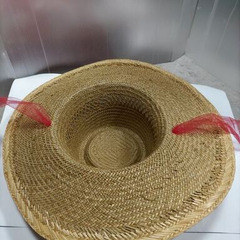 大きな大きな手編みの麦わら帽子（直径43センチ）　赤　新品未使用品の画像