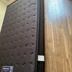 Serta セミダブルマットレス
の画像