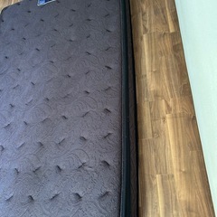 Serta セミダブルマットレス
の画像