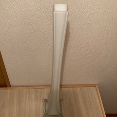 白　ガラスの花瓶の画像