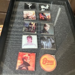 デヴィッド・ボウイピンバッチ10種類コンプリートセットの画像