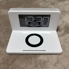 ワイヤレスチャージャークロックの画像