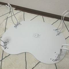 ホワイトローテーブルの画像