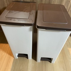 ペダル式ゴミ箱　45リットル