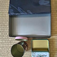 お菓子の空き缶の画像