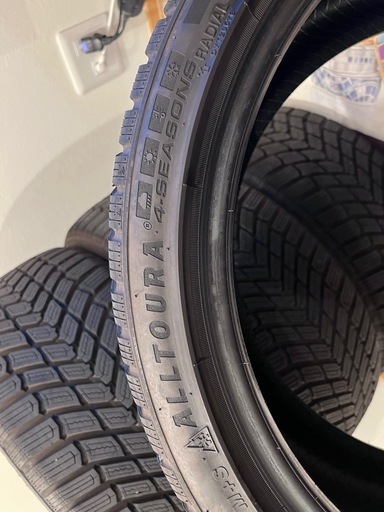 オールシーズンタイヤ 4本  225/40R18　 