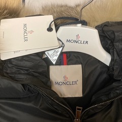 即日引渡可能❗️モンクレール　moncler ファー付きダウン　レディース　女性　タグ付きの画像