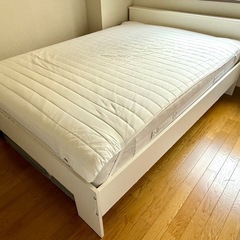 IKEA 美品ダブルベッド　フレーム&マットレスの画像