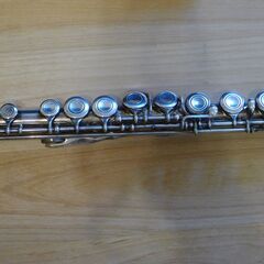 ヤマハのフルート20世紀モデル（純正ケース付き）の画像