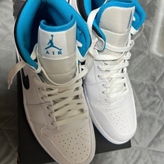 ほぼ未使用Nike Air Jordan 1 ホワイト/ブラック/ブルーの画像
