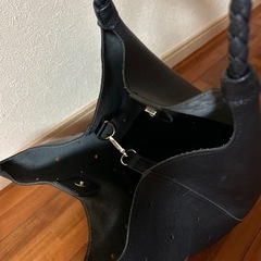 本革バッグ♦️黒✨️星型パンチング⭐️状態良いと思います✨️の画像