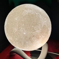 月型テーブルランプねじれ足の画像