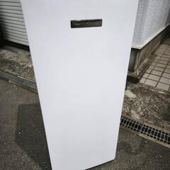 条件にて配送無料 自動霜取り 1ドア冷凍庫 セカンド冷凍庫 冷凍ストッカー サブ冷凍庫 冷凍庫  2021年製 他にも 2ドア冷凍庫 セカンド冷蔵庫 冷蔵庫 冷凍冷蔵庫 レトロ冷蔵庫レトロデザイン冷蔵庫 レトロ風冷蔵庫 レトロ調冷蔵庫 昭和レトロ レトロ2ドア冷蔵庫 冷凍冷蔵庫 2ドタ冷蔵庫 セカンド冷蔵庫 等出品中の画像