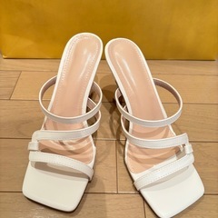 新品 ハイヒール サンダル 白 美脚の画像