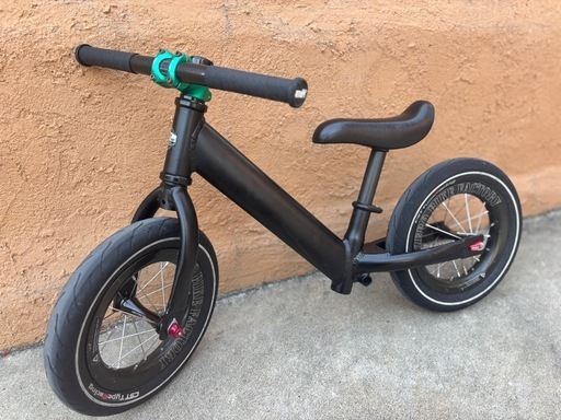 ゼロバイクファクトリー　バニッシュ　ランバイク　ストライダー ランバイクゼロバイクファクトリーバニッシュストライダー