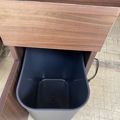 ぼん家具　コンセント付き　スリムゴミ箱の画像