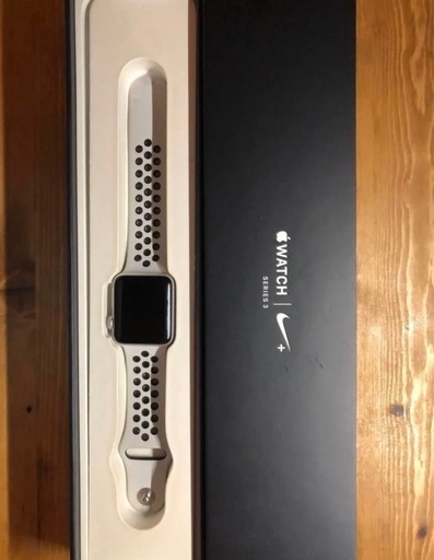 アップルウォッチ・シリーズ３ ナイキバージョン（Apple Watch series３ NIKE ver.）シルバー GPS