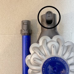 ダイソン コードレス 掃除機　スタンド付きの画像
