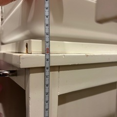 据え置き型食洗機と、棚のセットの画像