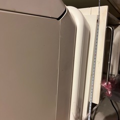 据え置き型食洗機と、棚のセットの画像
