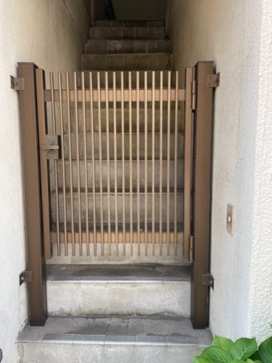 アルミサシ製門