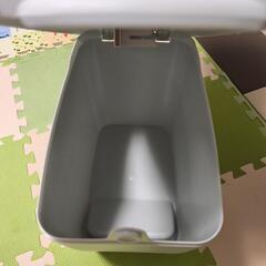 美品　オムツ入れ　ゴミ箱　アップリカ　Apricaの画像