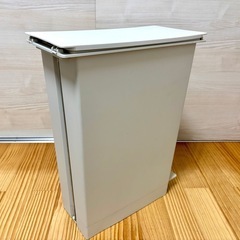 ゴミ箱　蓋つき　ペダルペール　スリムタイプの画像
