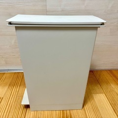 ゴミ箱　蓋つき　ペダルペール　スリムタイプの画像