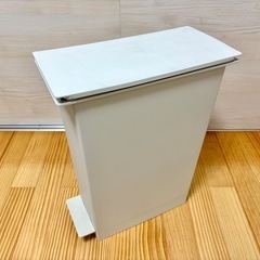 ゴミ箱　蓋つき　ペダルペール　スリムタイプの画像
