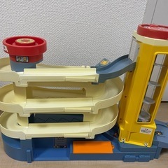 トミカ　スーパーオートトミカビル　車　駐車場の画像
