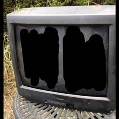 1992年製の21インチブラウン管テレビ、100V電圧対応。
