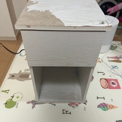 サイドテーブル