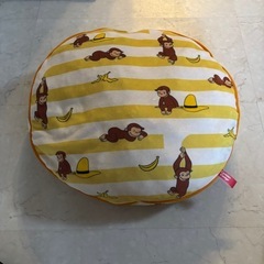 おさるのジョージ クッションの画像