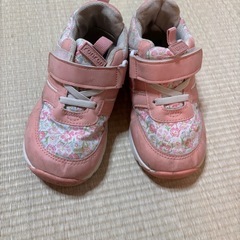 運動靴　18cm 女の子用　ピンク