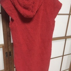 ポンポン付 サンタ　フード付ノースリーブパーカーの画像