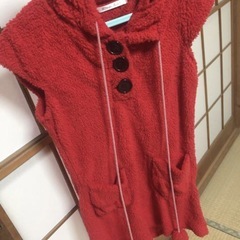 ポンポン付 サンタ　フード付ノースリーブパーカー