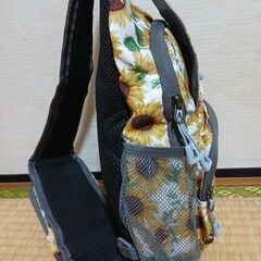 🌻ひまわり柄、ボディバッグの画像