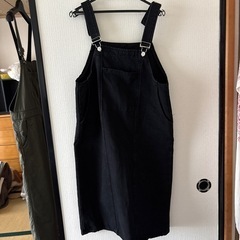 上田市からです。　黒デニムジャンバースカート