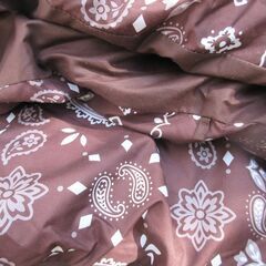 美品　バンダナ柄掛け布団　シングル　ブラウン　厚み普通の画像