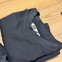 UNIQLO Tシャツの画像