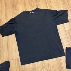 UNIQLO Tシャツの画像