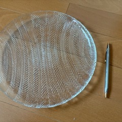 ガラスのお皿の画像