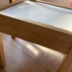 IKEA  子供用テーブル イス2脚付き LÄTT レットの画像