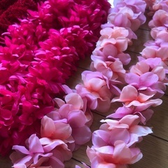 フラダンス　レイ　造花　素材　赤の画像