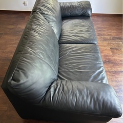 【7/31まで・
値下げ】IKEA Vreta 本革貼り ソファベッド譲りますの画像