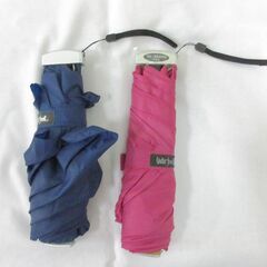 ( せ-A2-8055 )Waterfront ウォーターフロント 折りたたみ傘 ２本 手開き式 ブルー 青 レッドパープル 赤紫 UV加工 中古の画像