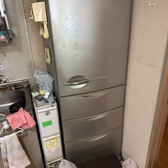 中型冷蔵庫になります。
