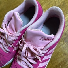 adidasの画像
