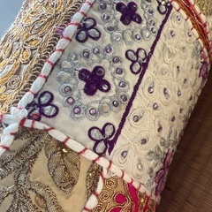 ビーズ刺繍クッションusedの画像