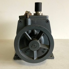 【未使用保管品】 大阪空気機械 CVD-3 油回転真空ポンプ 600rpm 0.75kW 付属品 取説あり の画像